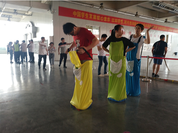 袋鼠运瓜